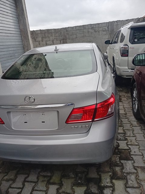 LEXUS ES350 photo 2